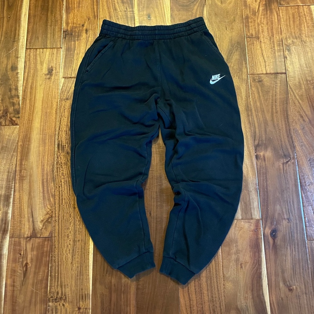 Boys Nike Fleece Cuffed Sweatpants
Size: XL
Color: Black